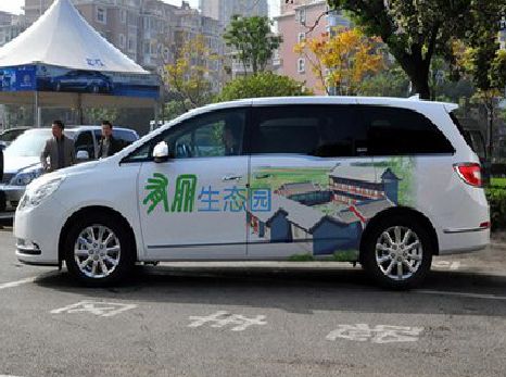 桂林户外车贴喷绘如何保持效果?